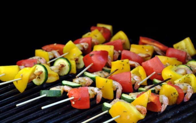 Brochette De L Gumes Au Barbecue Poivron Oignon Tomates Courgette