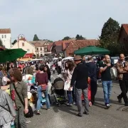 Marché aux puces lors de la fête du village ou Messti