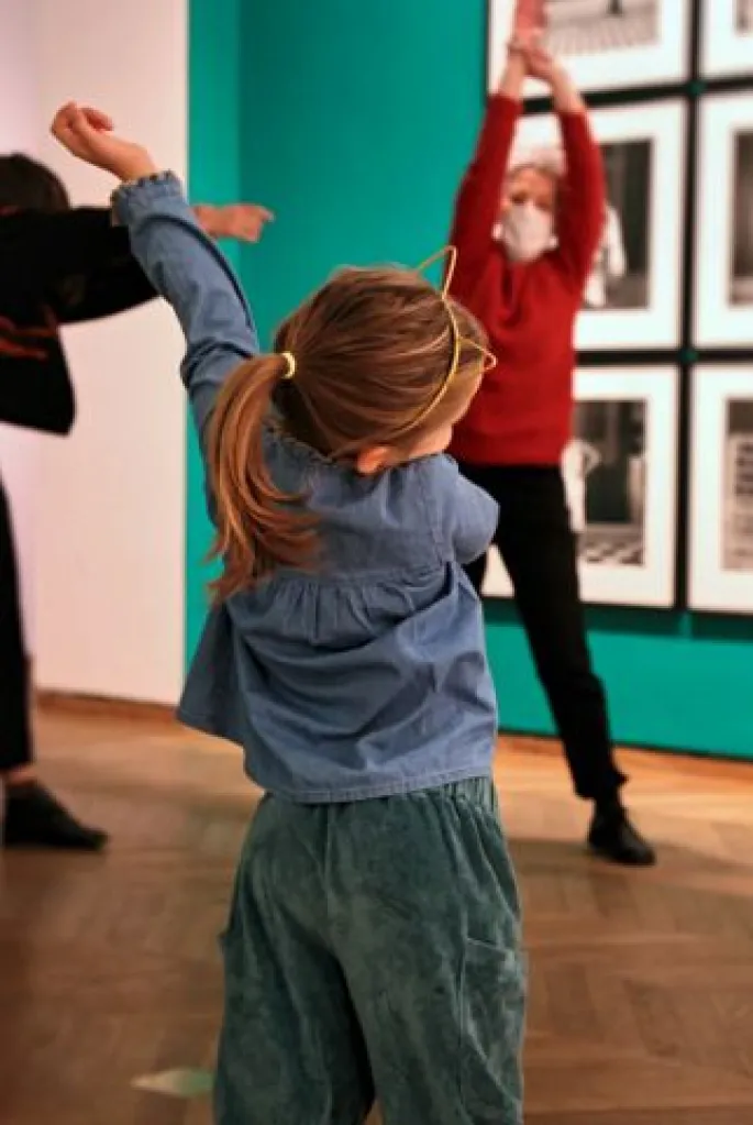 Visite dansée en famille avec la chorégraphe Yéhoudit Cohen