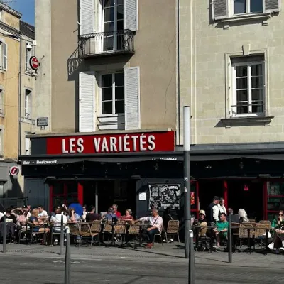 Les Variétés