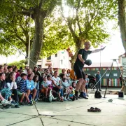 (...) Parenthèse points Parenthèse - Cirque dessiné dans l'espace public