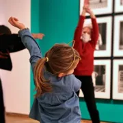 Visite dansée en famille avec la chorégraphe Yéhoudit Cohen