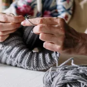 1 tour 2 mains - Ateliers tricot