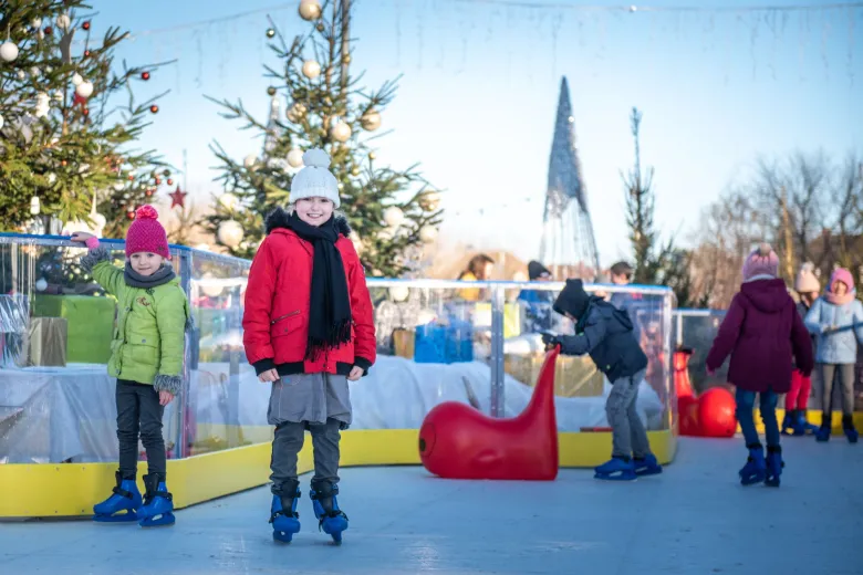 La patinoire de Cernay est installée chaque année sur la place de la Victoire 