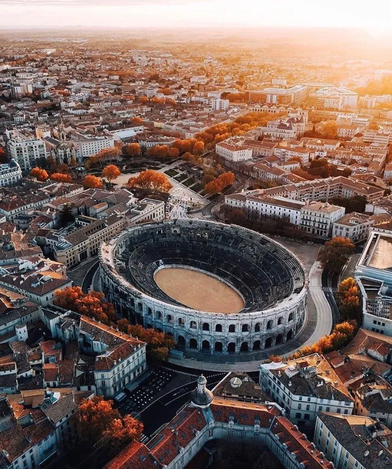 Vue aérienne des Arènes de Nîmes