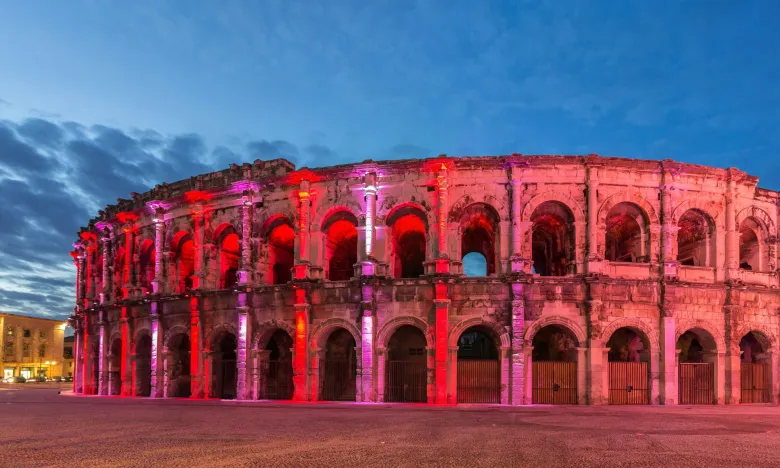 Les Arènes de Nîmes sont l'écrin magique de ce festival estival