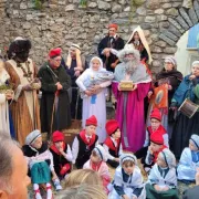 Arrivée Des Rois Mages à Cheval Et Crèche Vivante