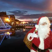 Arrivée du Père Noël en barque