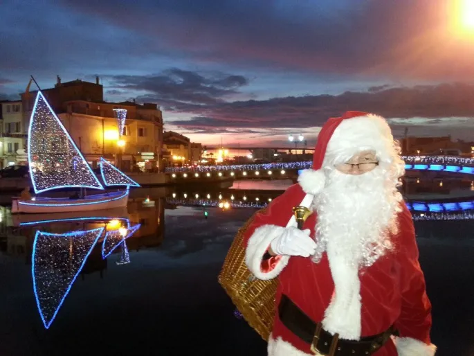 Arrivée du Père Noël en barque