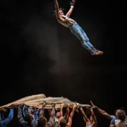 Arts du cirque au Théâtre : Yé! (L'eau)