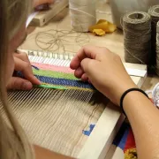 Atelier de tissage au peigne au musée d'Art et d'histoire d'Amboise