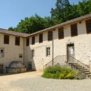 Atelier Enluminure, réalisation d'une lettrine sur parchemin au Moulin du Got