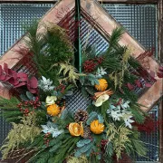 Atelier floral : couronne de Noël proposé par Lily Pomme