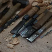 Atelier pour les adultes de sculpture sur bois