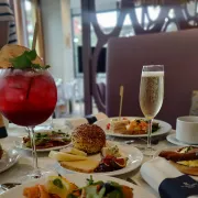 Brunch au restaurant Atmosph\'R avec les vins pétillants du Domaine Bargemone