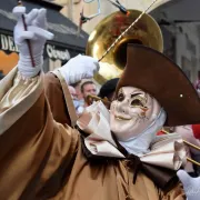 Carnaval De Limoux 2025 :  Les Estabousits Et Las Coudenos