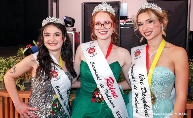 Laura la reine du Carnaval 2025 avec Emma (1ère dauphine) et Anaïs (2ème dauphine)