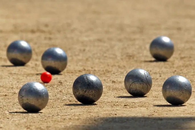 Concours De Pétanque En Doublette Formée