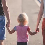 Conférence : À qui appartiennent les enfants?