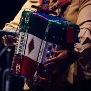 Conférence-chantée, initiation dans et bal traditionnel