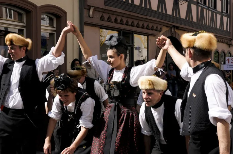 Le cortège du dimanche pendant les Fêtes de la Pentecôte à Wissembourg