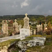 Dans les allées du cimetière - Patrimoine funéraire et Paroles de mémoire