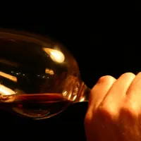 De nombreux magasins spécialisés dans les vins et alcools vous proposeront des séances de dégustation &copy; Patricia Homeester - fotolia.com