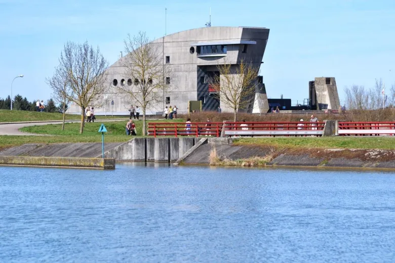 Le bâtiment principal de l'écluse de Niffer