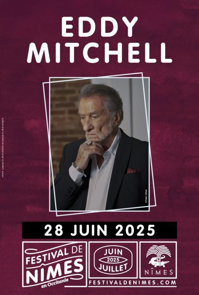 Eddy Mitchell sur la scène des Arènes de Nîmes à l'été 2025