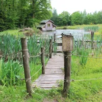 La cabane flottante de la Ferme Aventure &copy; Sandrine Bavard