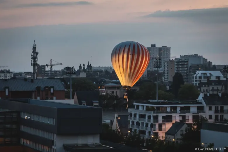 Montgolfière au dessus de Rennes durant les Tombées de la Nuit 