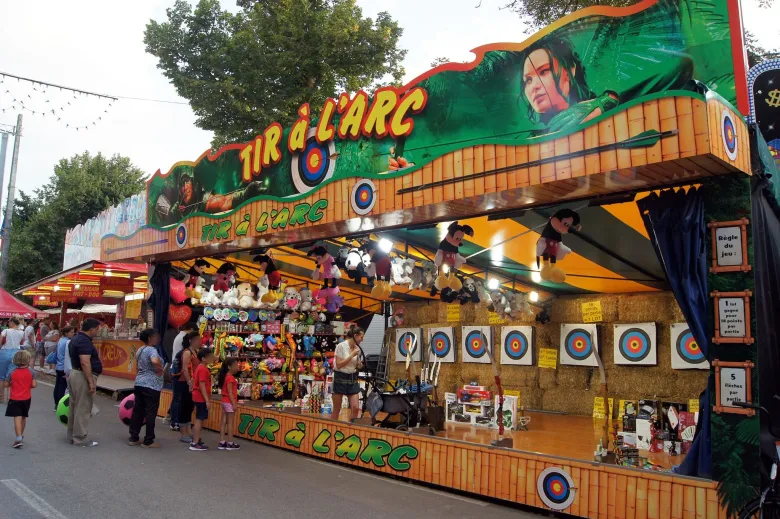 Stand de tir à l'arc à la Fête des Loges