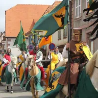 Plus de 500 acteurs en costumes d'époques animeront les rues de Châtenois &copy; Fête des Remparts de Châtenois