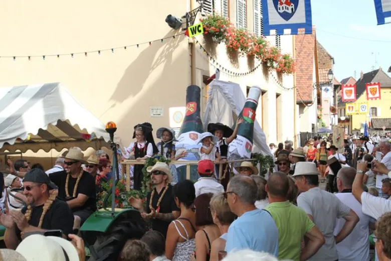 Le cortège de la Fête des Vignerons à Eguisheim