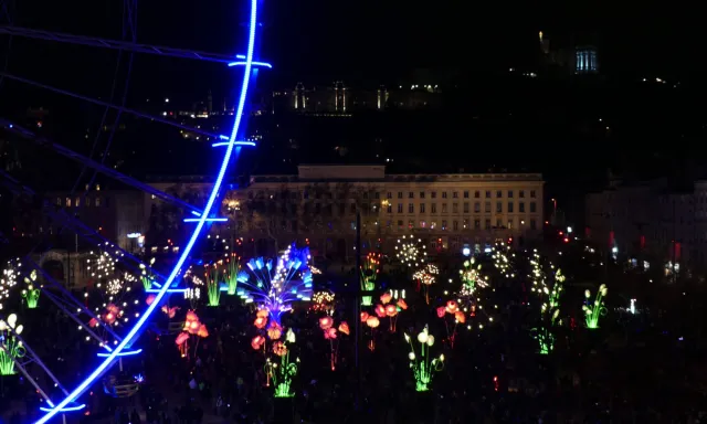 La Place Bellecour s\'illumine pour la Fête des Lumières (image d\'archives)