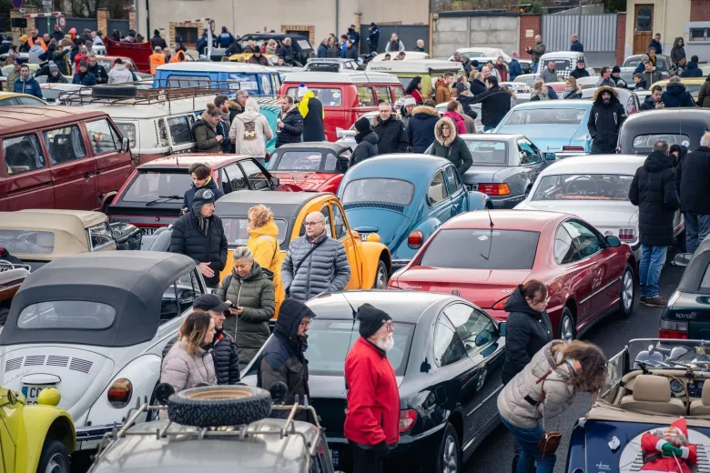 400 véhicules de collection envahissent Epernay