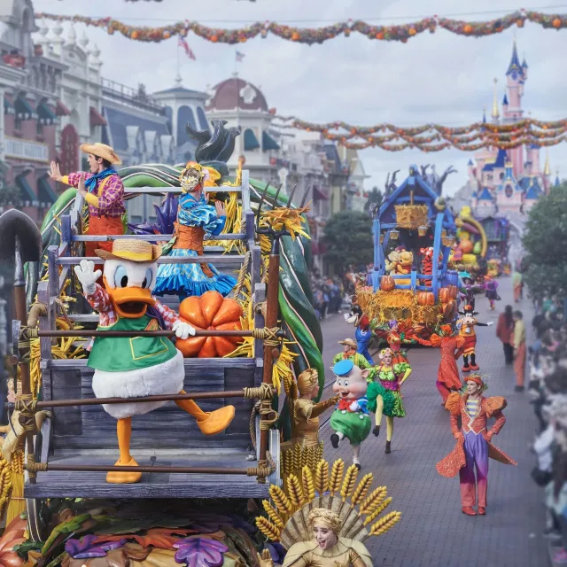 Parade et décorations d’Halloween à Disneyland Paris