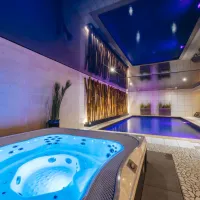 Piscine et bain à remous vous attendent à l'Espace Détente &copy; Best Western - Hôtel Au Cheval Blanc Mulhouse Nord