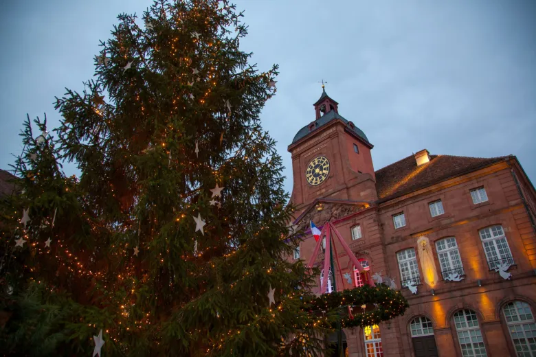 L'Hôtel de Ville de Wissembourg et ses décorations de Noël