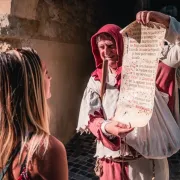 Journées européennes du patrimoine - Visite de la bastide de Monflanquin avec Janouille la Fripouille