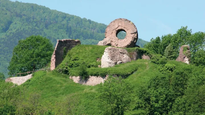 L'Engelbourg, l'œil de la sorcière veille sur Thann