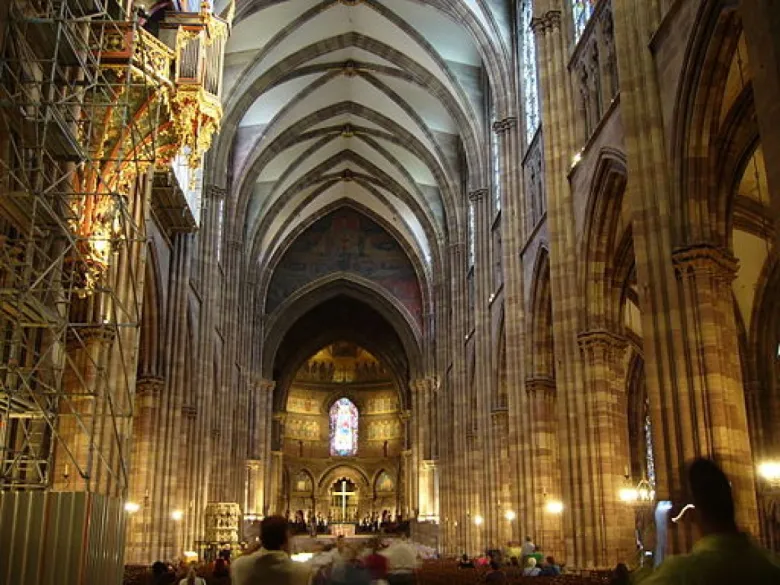 L'intérieur de la cathédrale est sombre mais immanquable