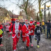 La Course Des Pères Et Mères Noël