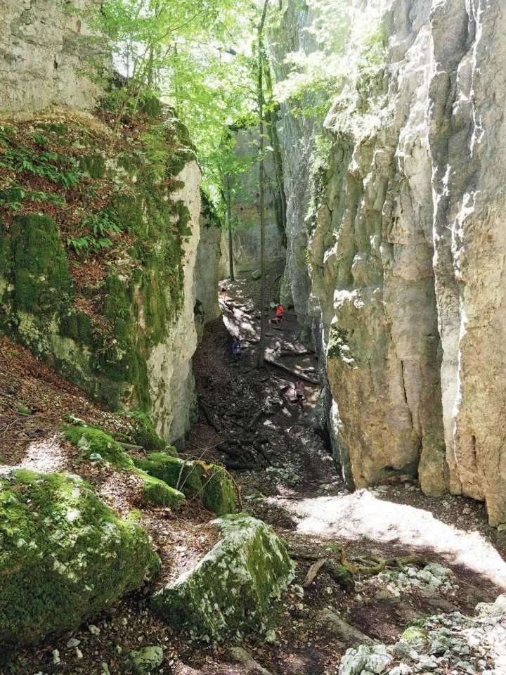 La grotte des nains à Ferrette