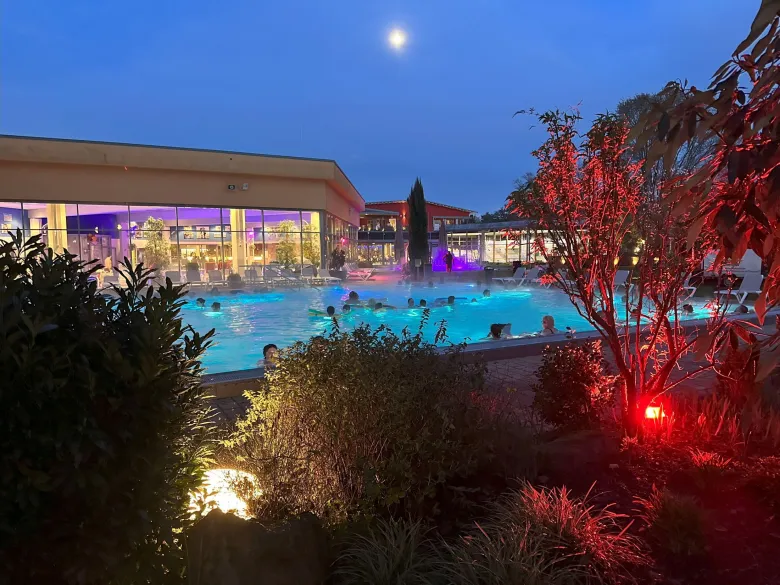 La soirée s'annonce belle aux Südpfalz Therme