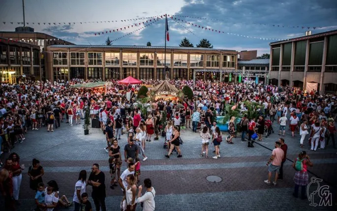 L'ambiance est bonne au Bal des Pompiers à Strasbourg