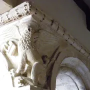 Le bestiaire sculpte du cloitre de la Cathédrale Saint-Sauveur