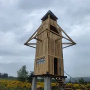 LE CASTRUM - FENÊTRES SUR LE PAYSAGE - DE MARIANA DE DELÀS & GARTNERFUGLEN ARKITEKTER - OUVERTURE(S) - ENCHANTER LE VIVANT