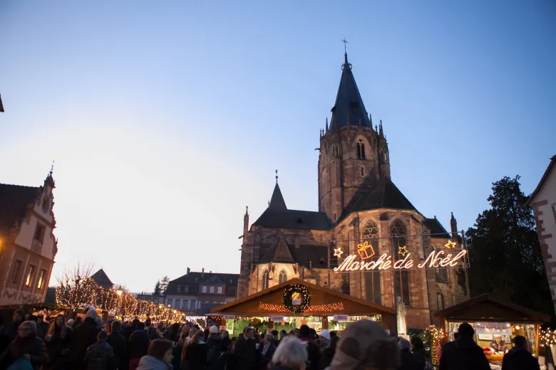 Le marché de Noël de Wissembourg au pied de l'Abbatiale