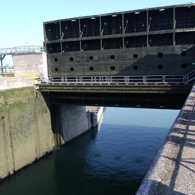 Ecluses du Rhin à Marckolsheim et centrale hydroélectrique